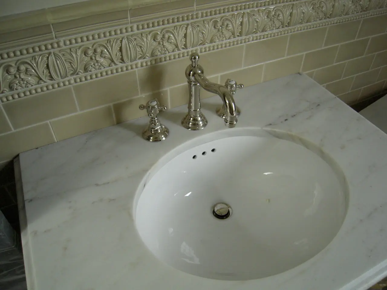 Stone-carved bathroom masterpieces exude a hushed elegance in Salvatori's latest display