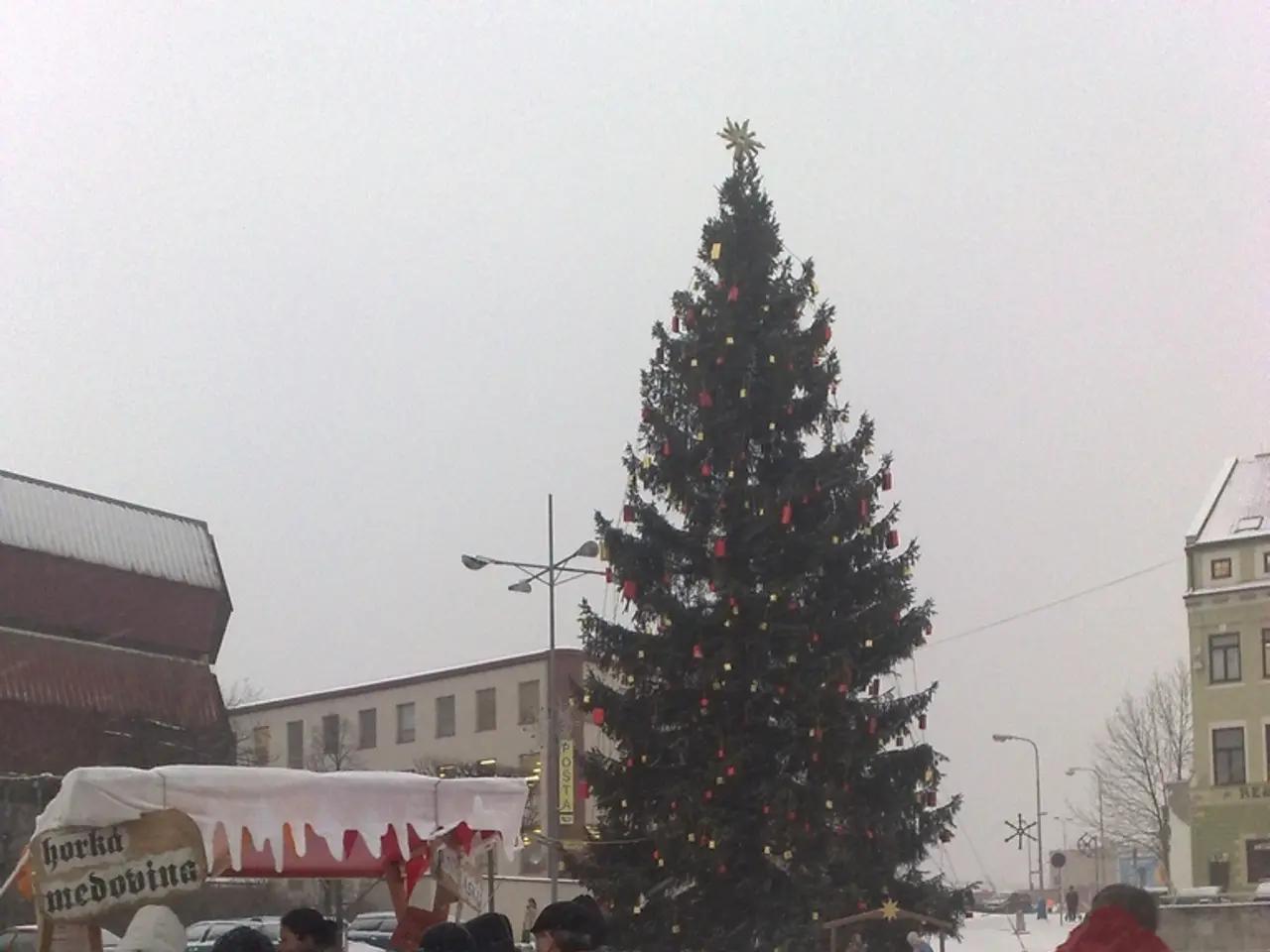 Innovative, low-weight night vision device captures color even in total blackness, eschewing IR...