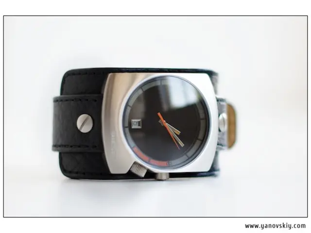 Efficient Ten-Second Belt Folding Technique Transforms Your Disorderly Closet into an Organized...