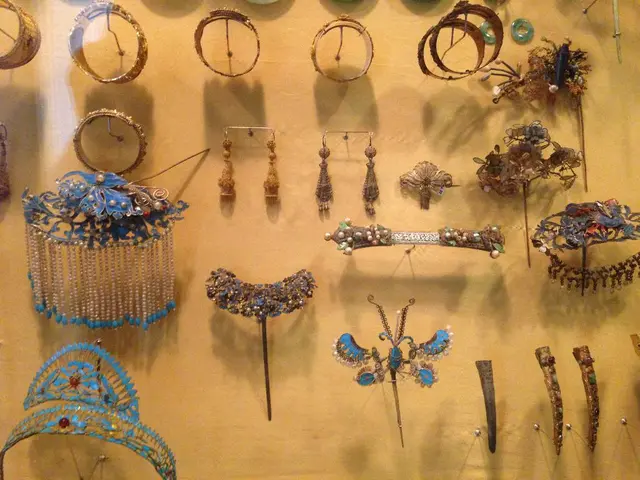 Create Printable Snowflake Decorations using Free SVG Files