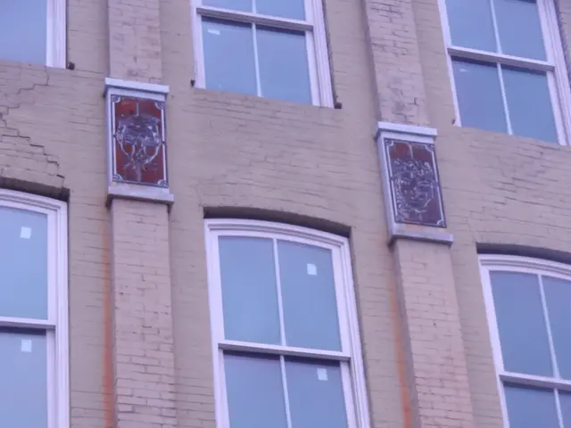 Rooftop Window: When Does Its Utilization Prove Beneficial?