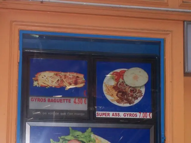 DIY Instructions for Creating a Wood Slice Christmas Decoration