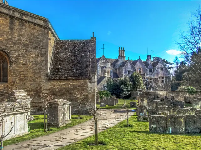 Grandeur and vibrancy combine in a seven-bedroom estate situated in Cornwall, blending classic...