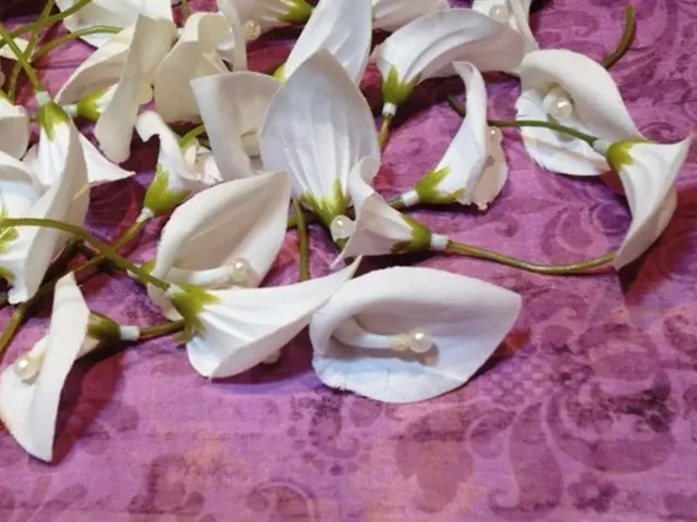 Organic Pool Decoration: Marimekko-Inspired Wreath Made from Pool Noodles