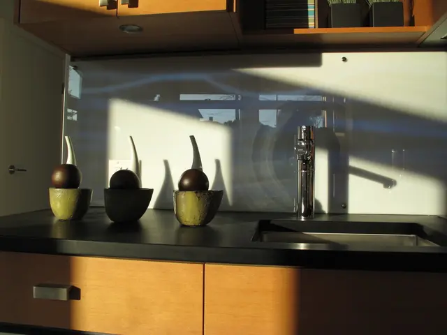 "Small Kitchen Island Solutions: Expert Designers Unveil Their Strategies"