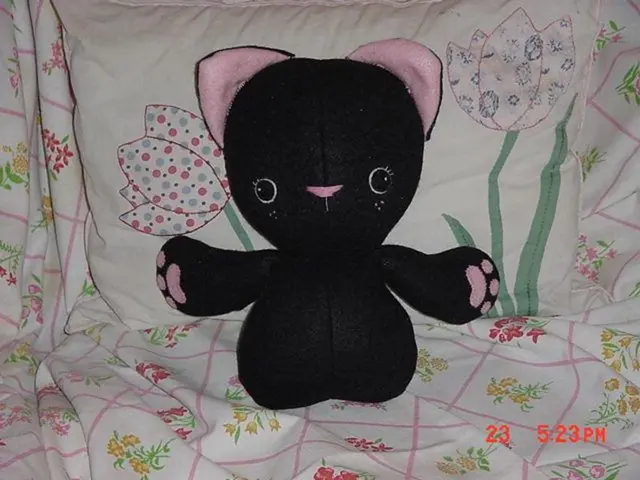 Essential Gift Choices for New Parents: 19 Heartwarming, Practical Presents They Will Truly Value