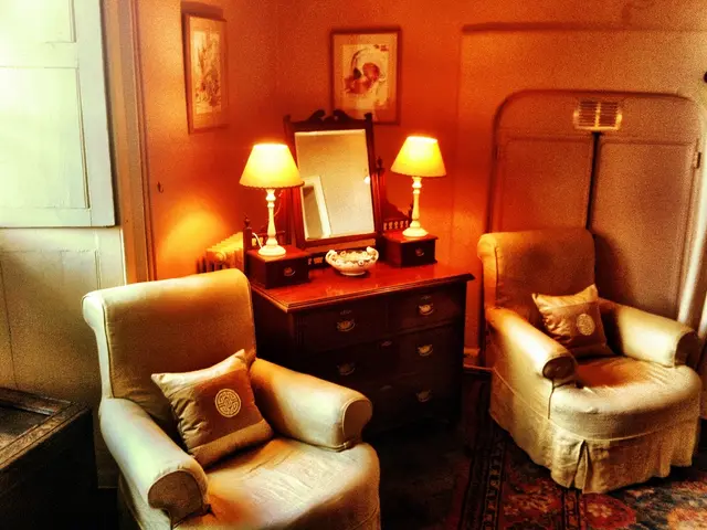 Equal and Well-Balanced Design Options for Living Rooms: 24 Symmetrical Layout Suggestions