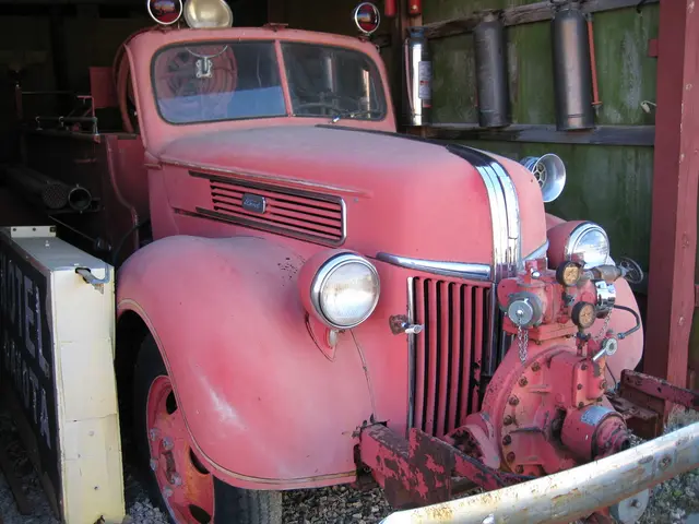 Query for Expert Advice: Solid Surface Materials Exploration