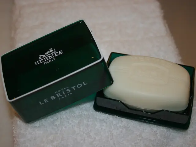 Self-Guided Methods for Quick and Hassle-Free Window Cleaning Outside