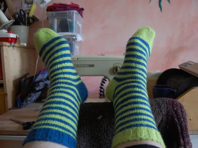 Flint and Tinder's Classic Chore Coat harmoniously unites traditional ruggedness with contemporary...