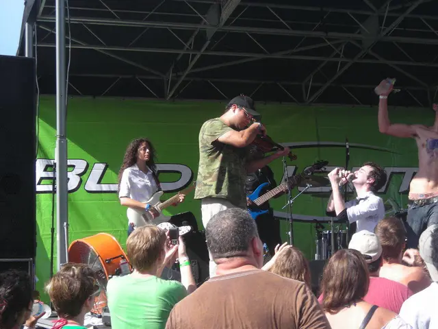 Crowd-pleasing melodies echo through the stadium: Charity benefit concert for the SouthSoup